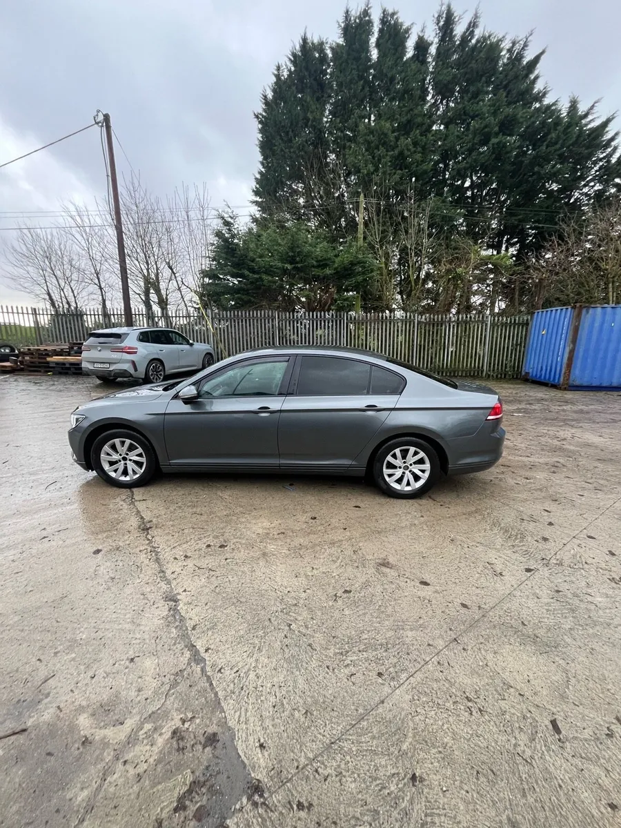 Volkswagen Passat - Image 4