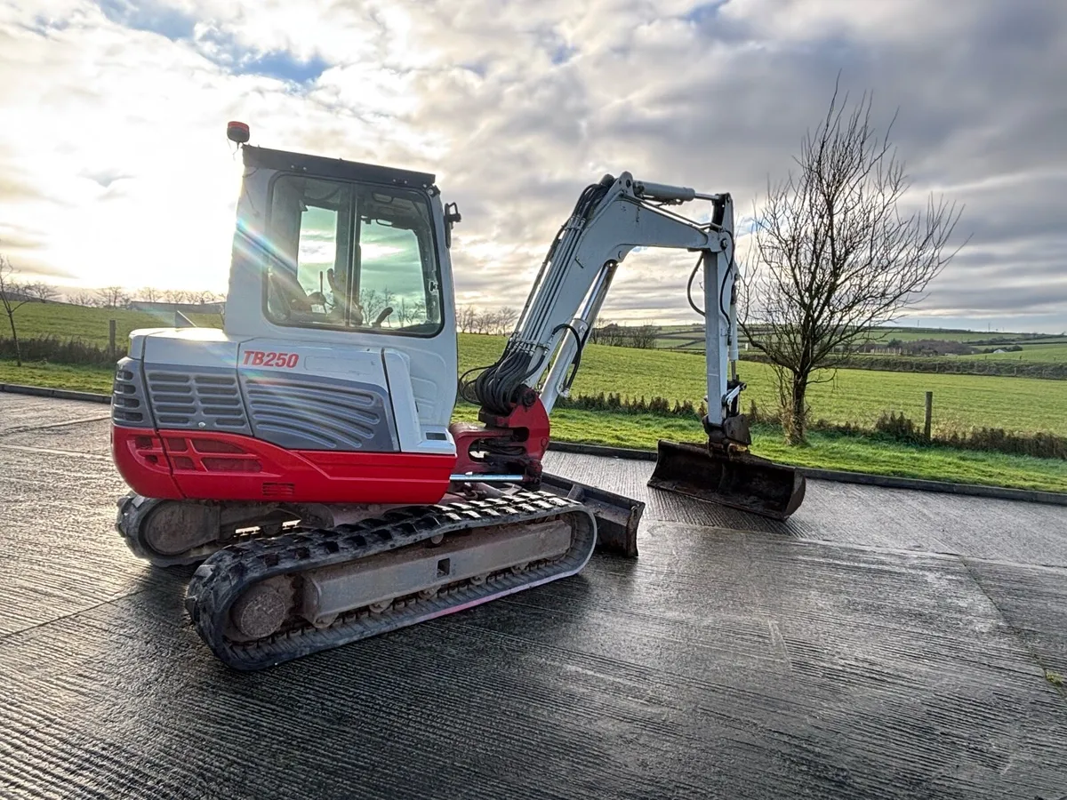 2019 Takeuchi tb250 - Image 3