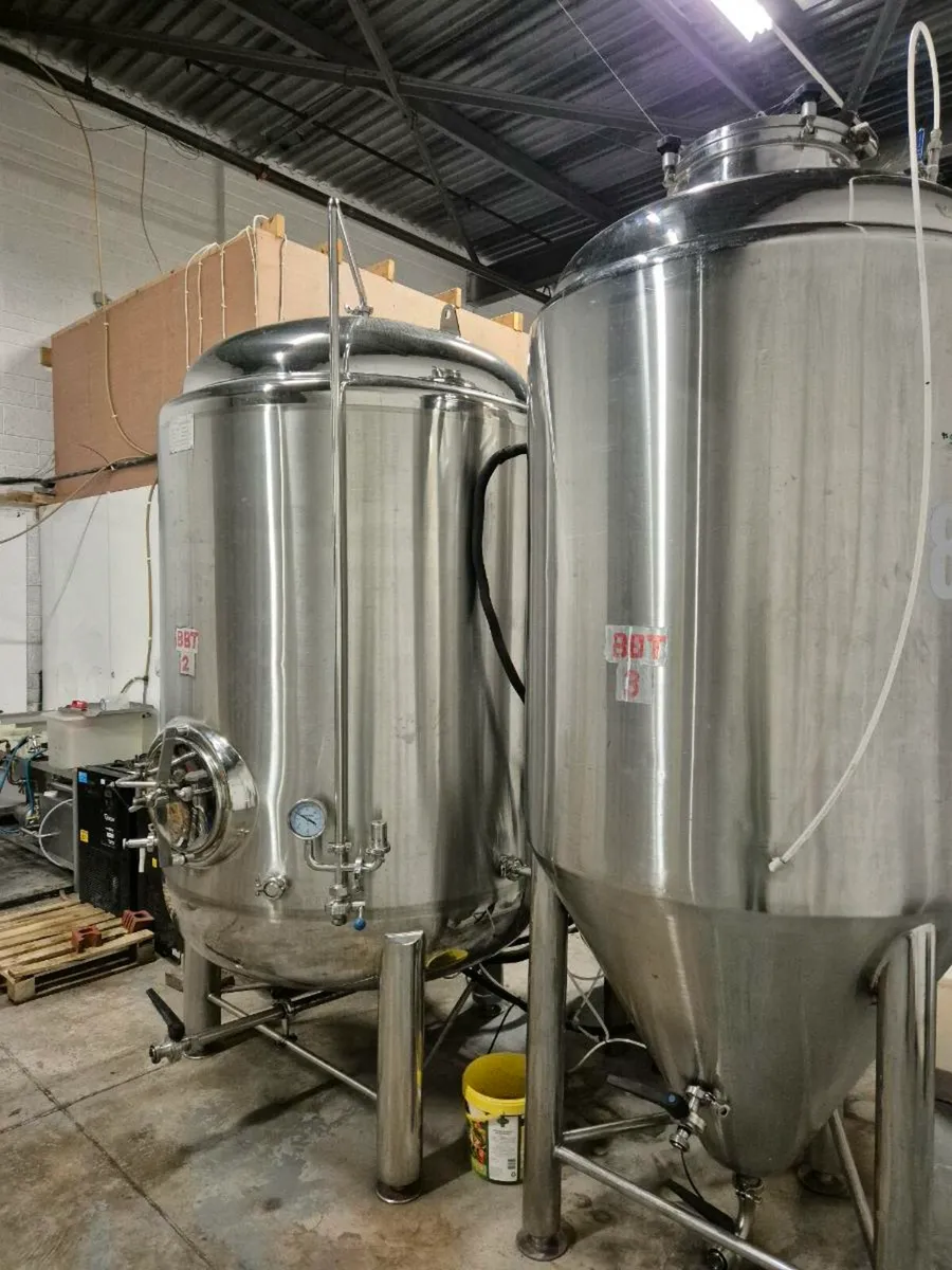 Standard steel tanks. - Image 2