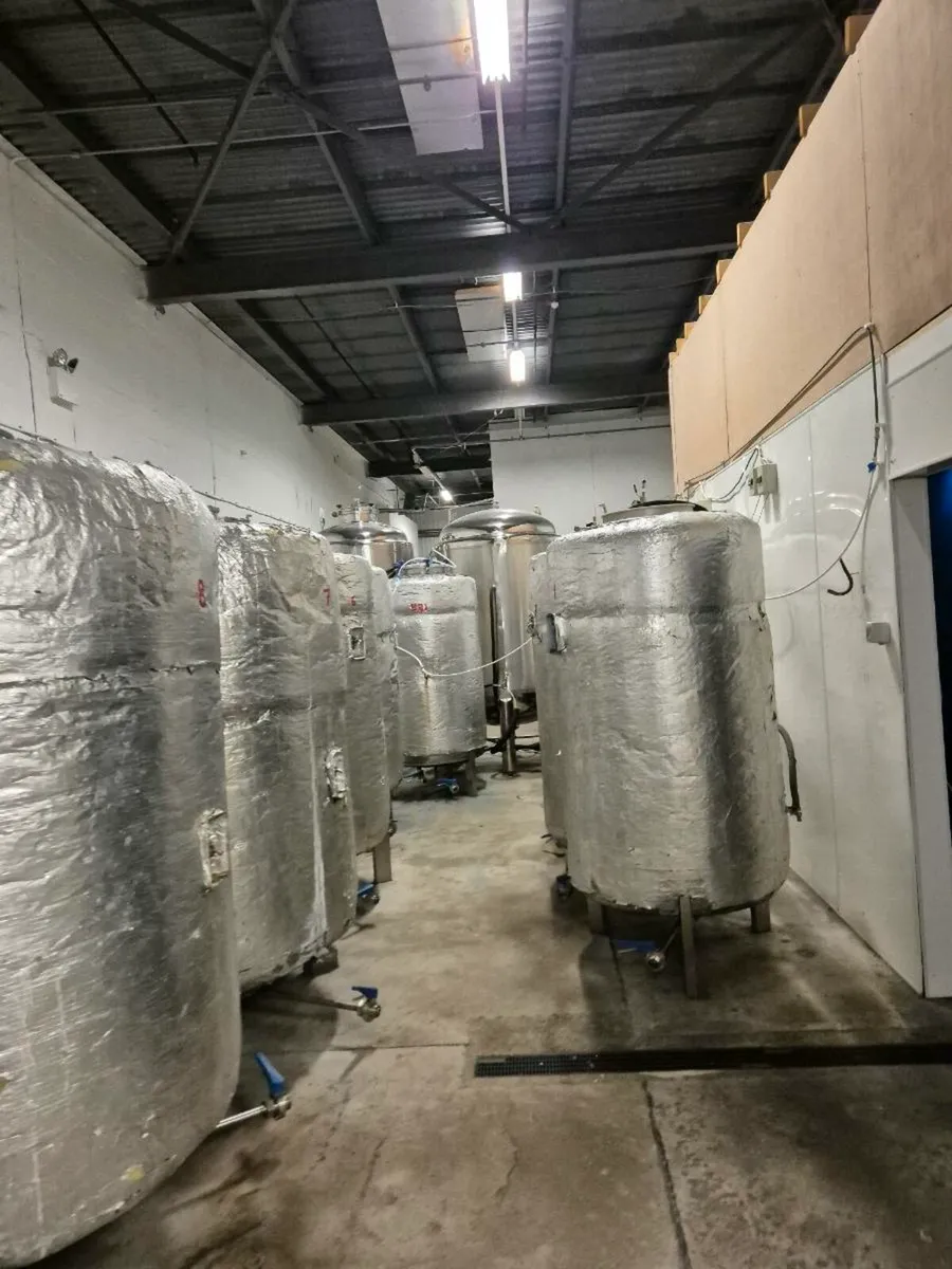 Standard steel tanks. - Image 4