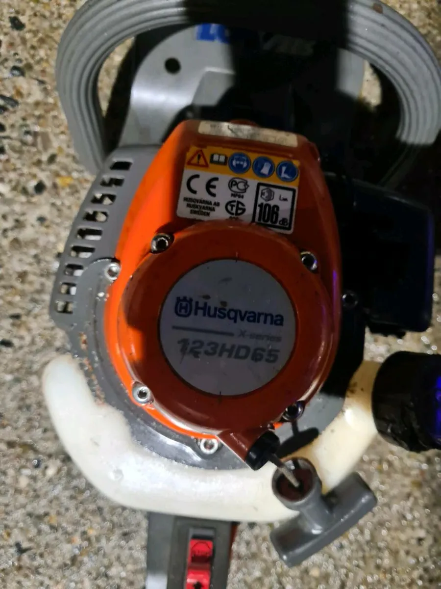 Husqvarna head trimmers done very little work spri - Image 2