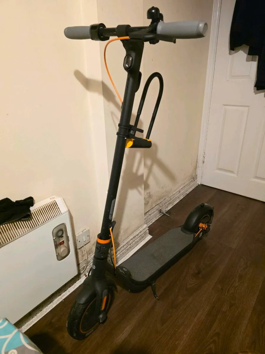 Segway Ninebot F40 - Image 1