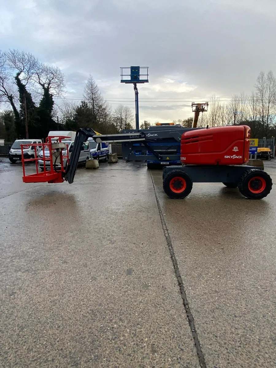 2015 SKYJACK SJ51AJ 57FT DIESEL ARTIC BOOM LIFT - Image 1