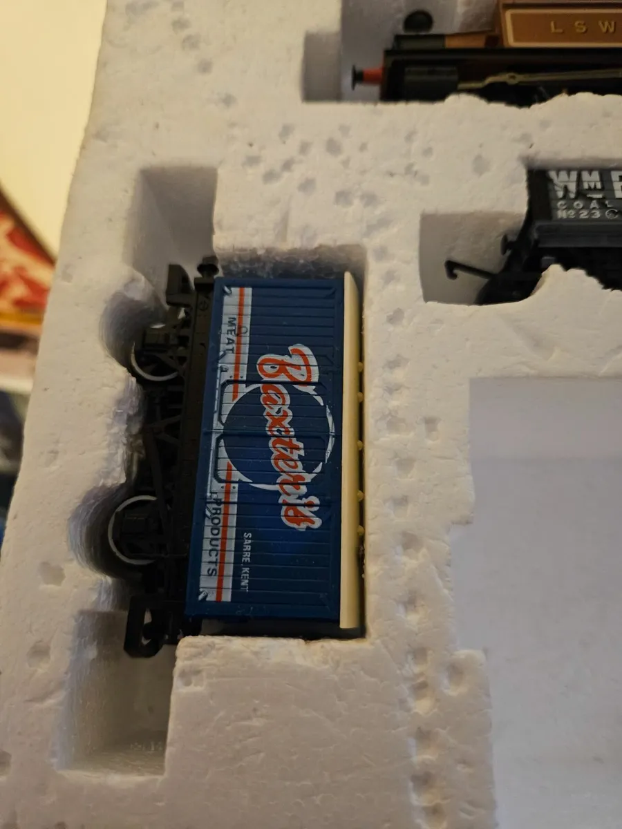 Hornby OO Gauge Train Set - Image 3