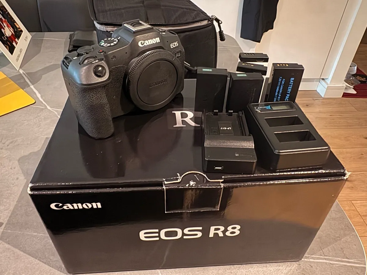 Canon R8 - Image 1