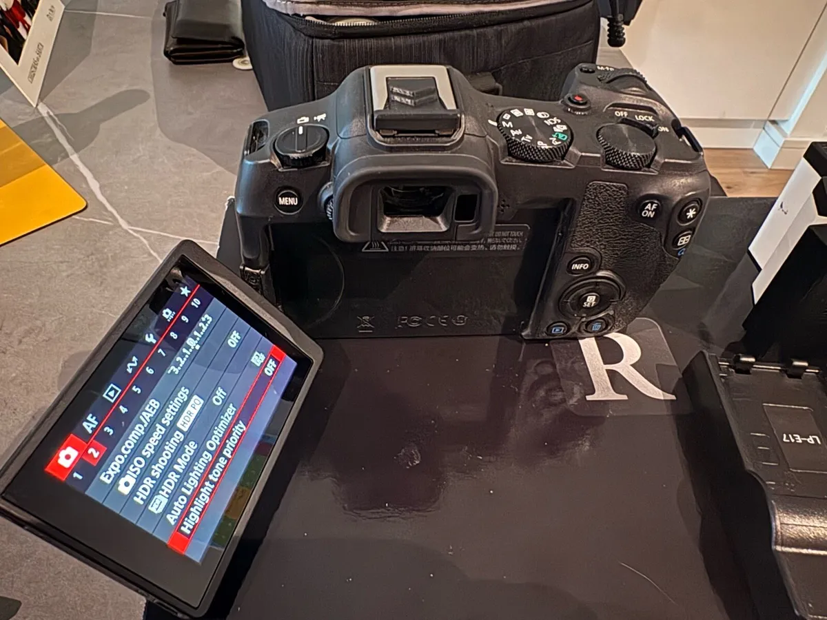 Canon R8 - Image 2