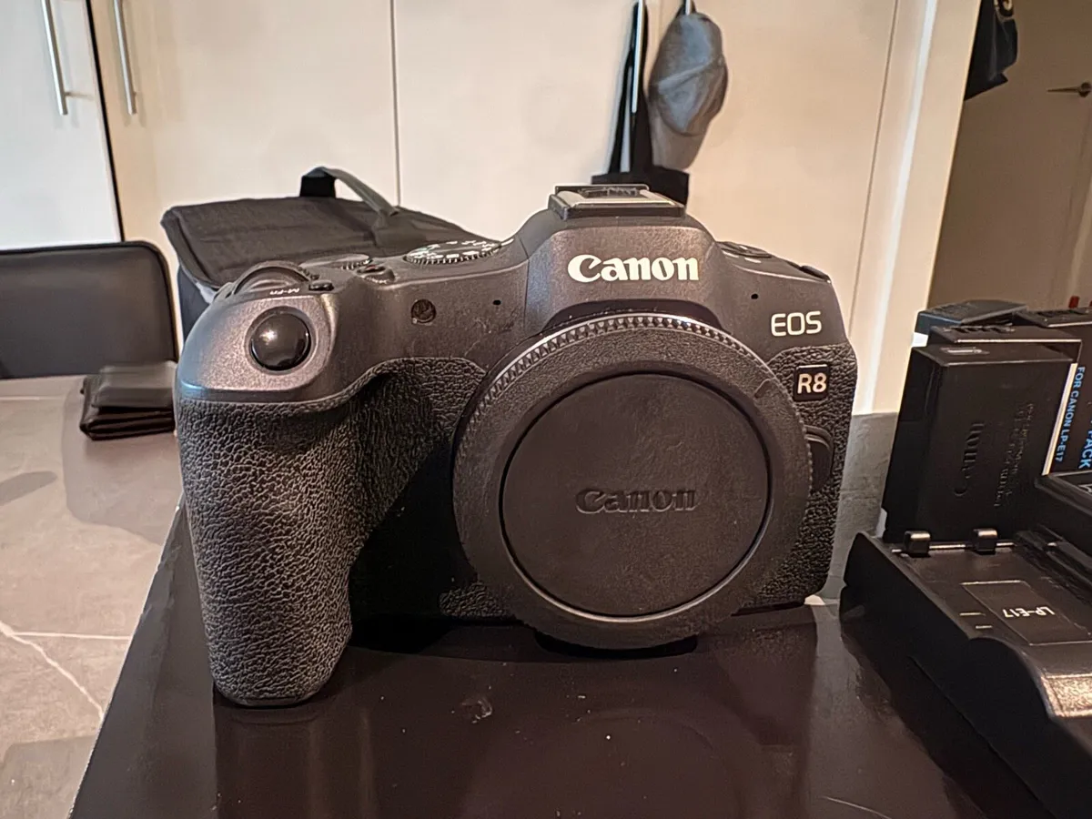 Canon R8 - Image 3