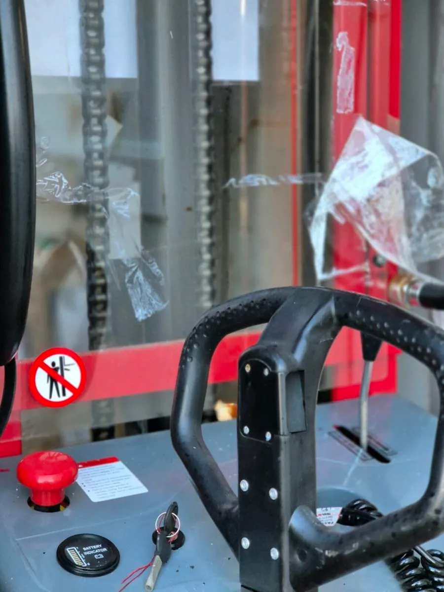 Electric stackers. - Image 3