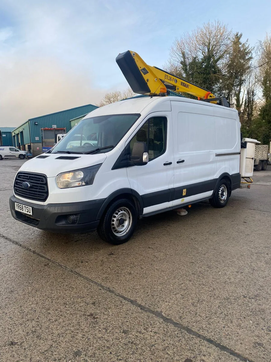 2018 FORD TRANSIT 3.5T 13M VERSALIFT VAN MOUNT - Image 1