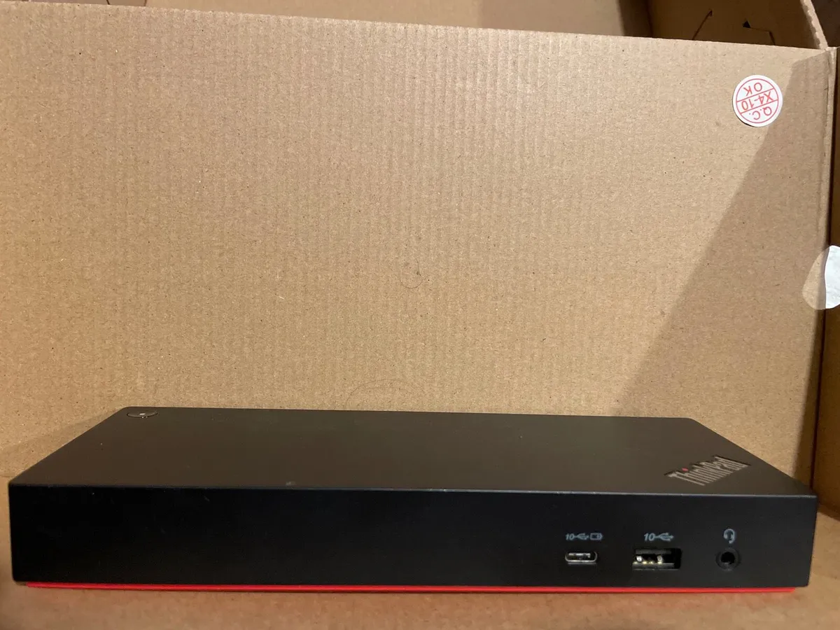 Lenovo Thunderbolt 4 Docking station w/300w AC p/s - Image 1