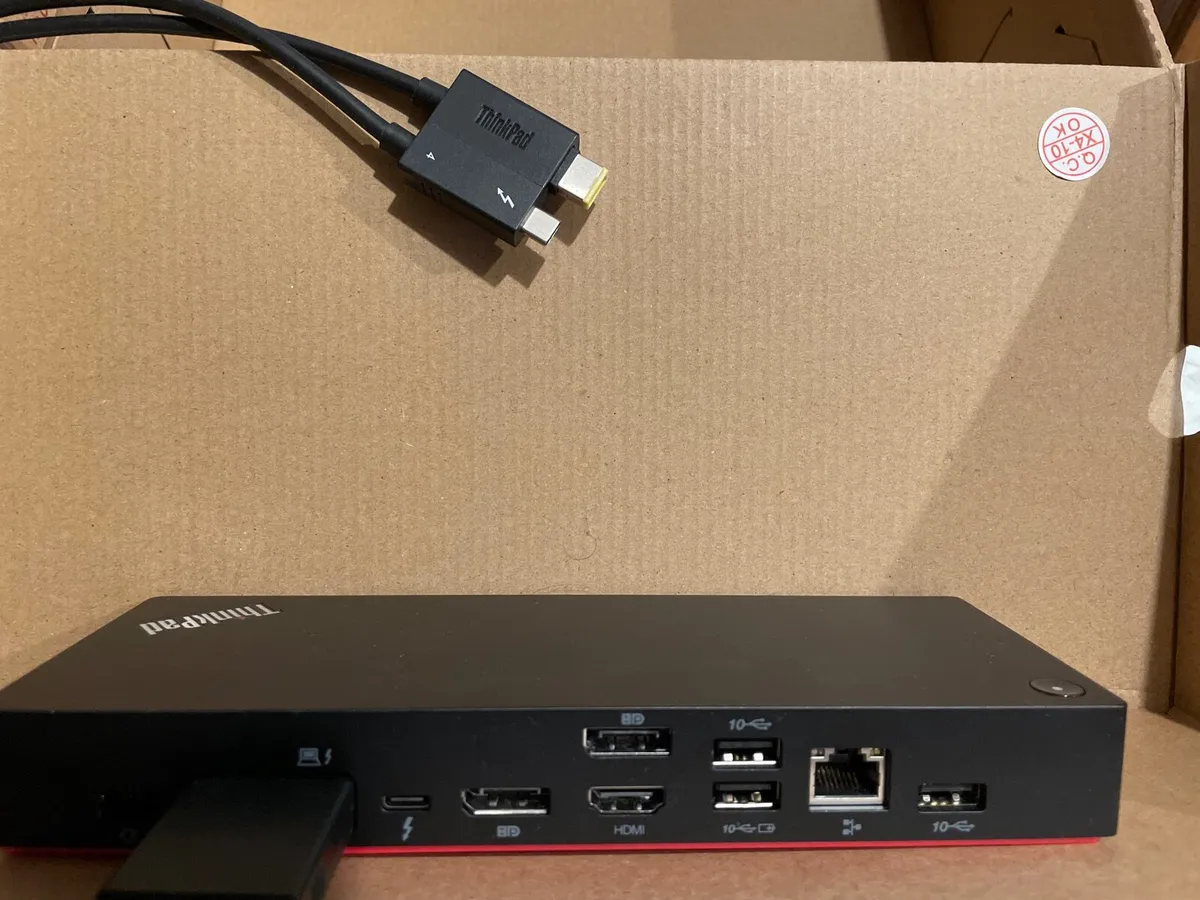 Lenovo Thunderbolt 4 Docking station w/300w AC p/s - Image 3