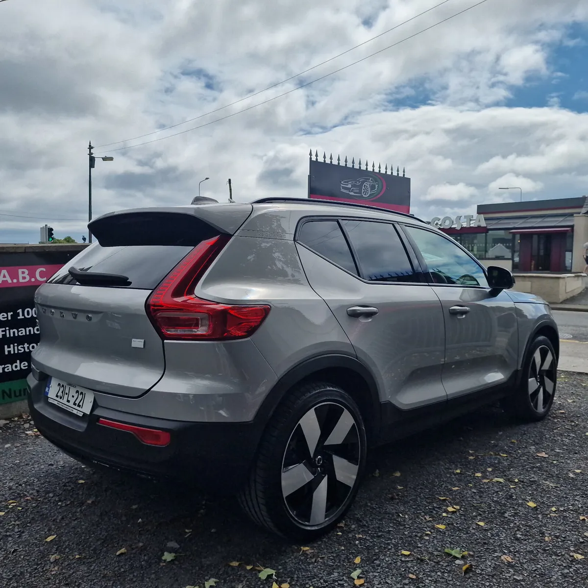 Volvo XC40 2023 400 km (WLTP) Electric - Image 4