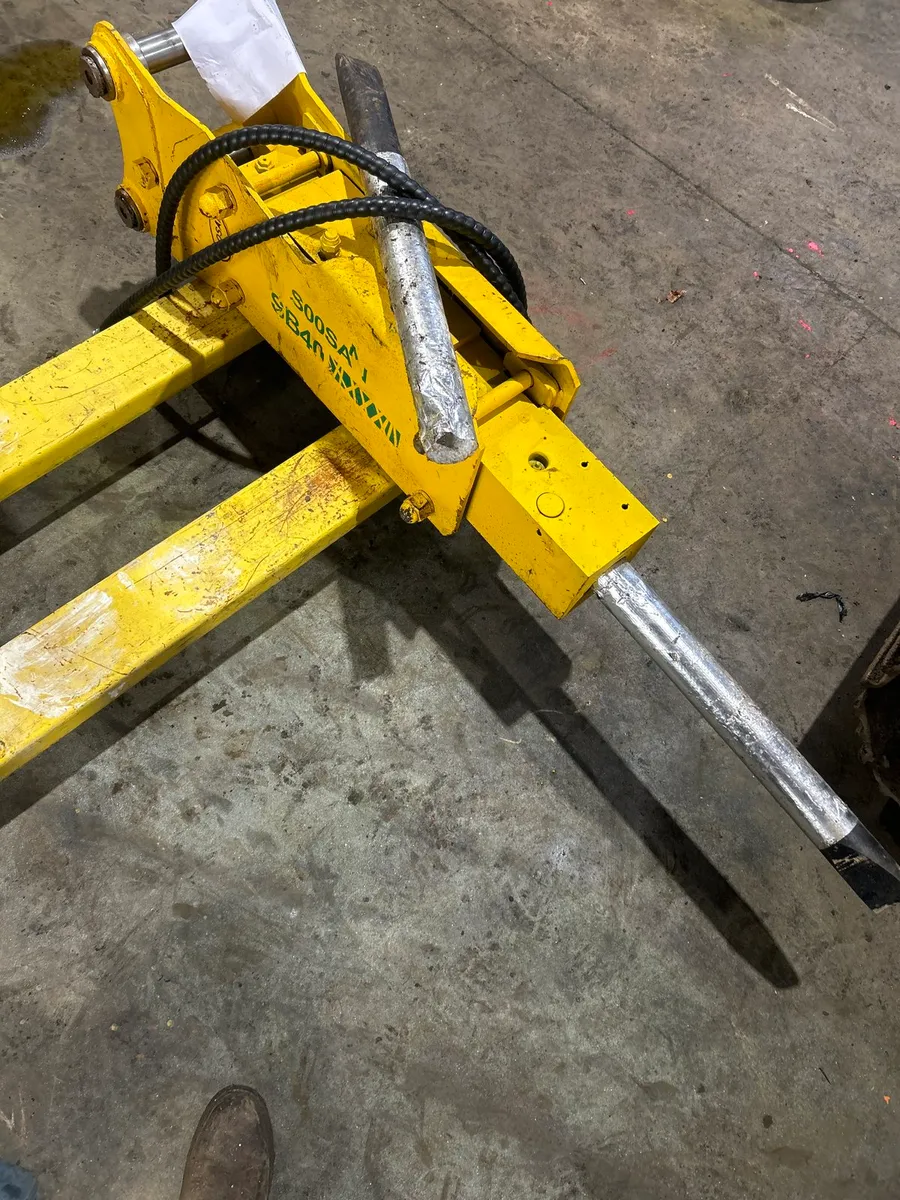 Soosan hydraulic breaker - Image 1