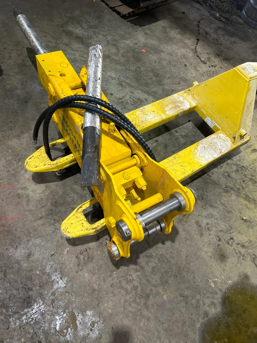 Soosan hydraulic breaker - Image 2