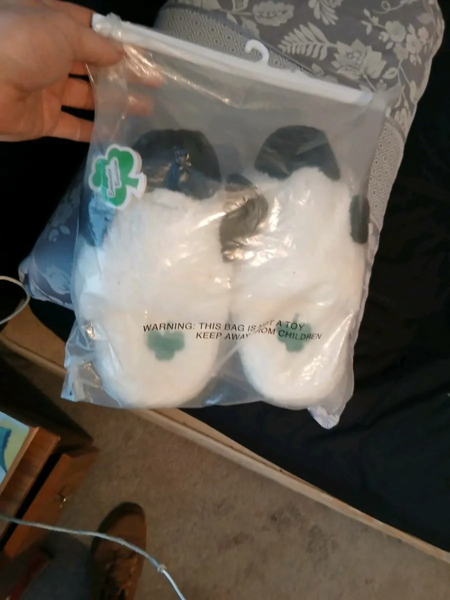 Sheep slippers size 37 /38 - Image 1