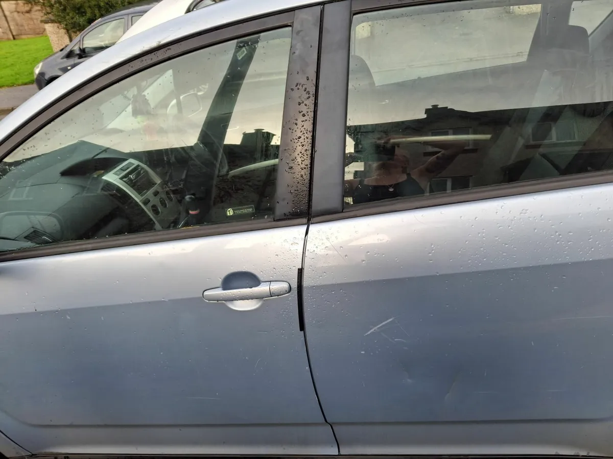 Toyota Corolla 2005 - Image 1