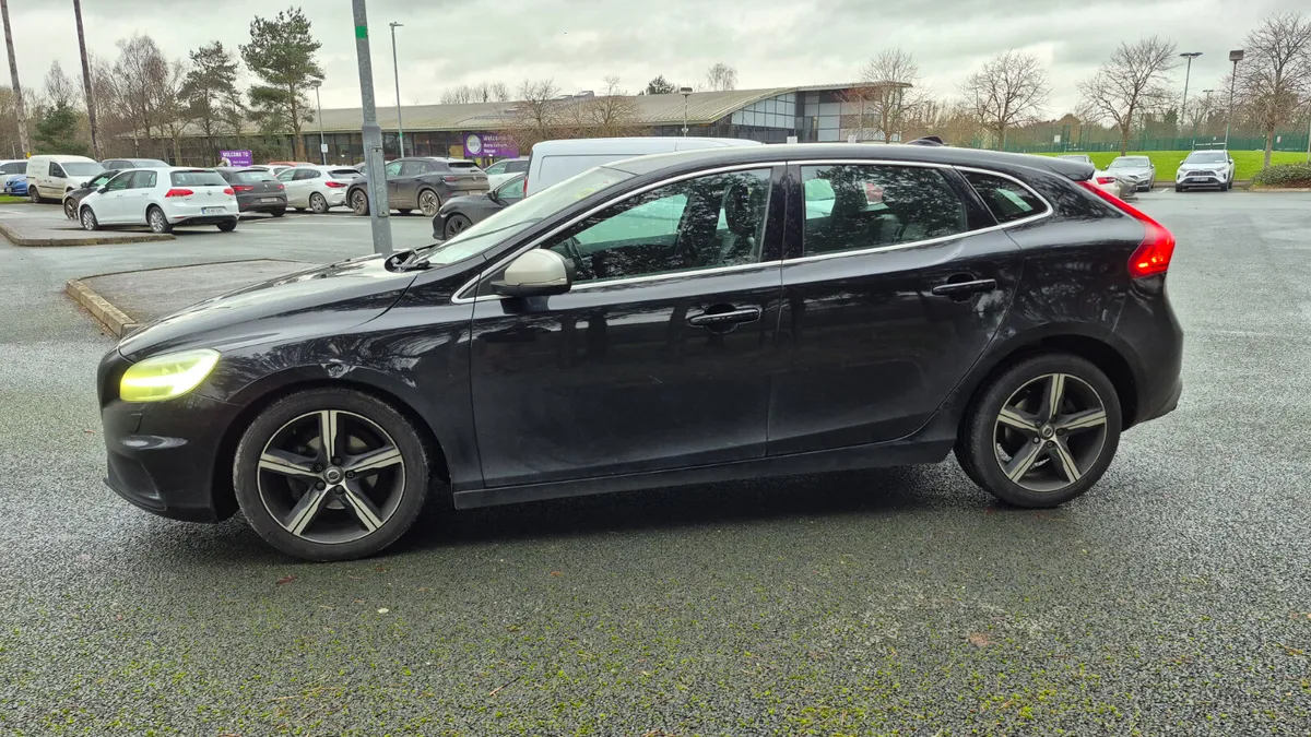 2016 Volvo V40 R-LINE 2.0D - Image 3