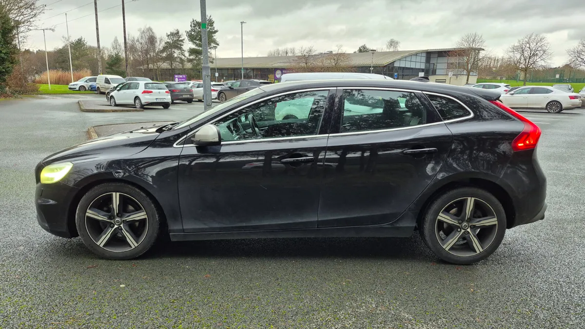 2016 Volvo V40 R-LINE 2.0D - Image 4
