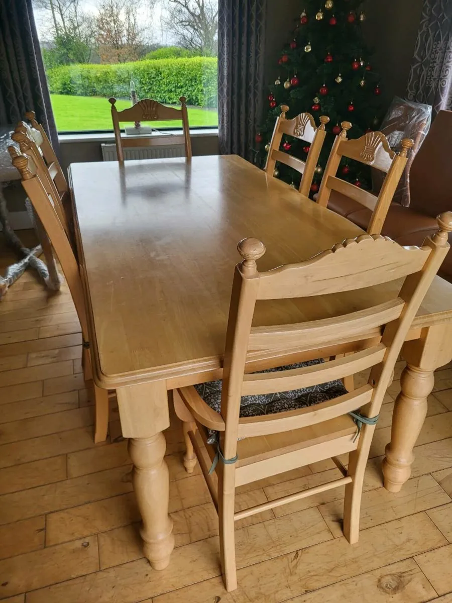 Dinning room table and chairs - Image 1