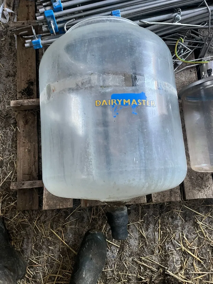 Milking parlour parts - Image 1