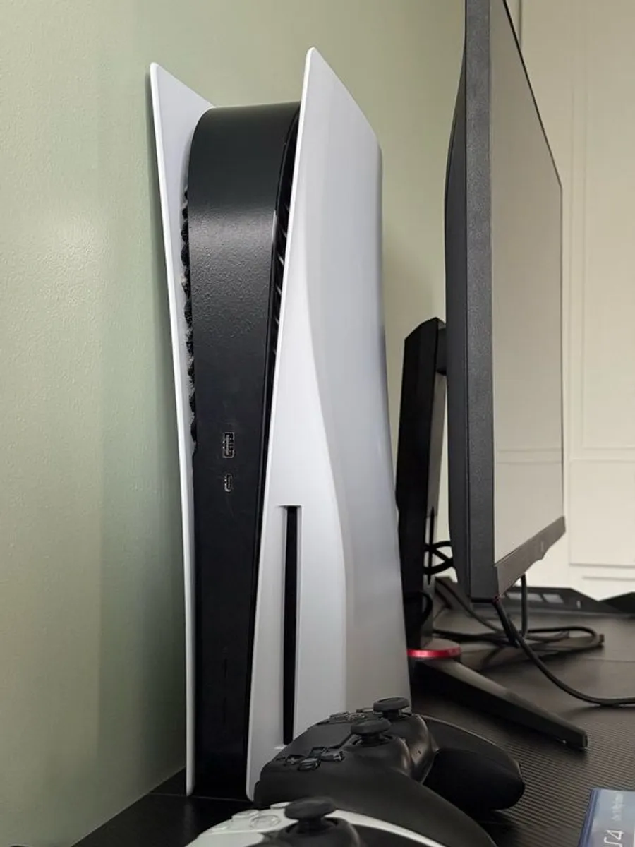 PS5 Disc Edition 1tb + Gaming Bundle - Image 1