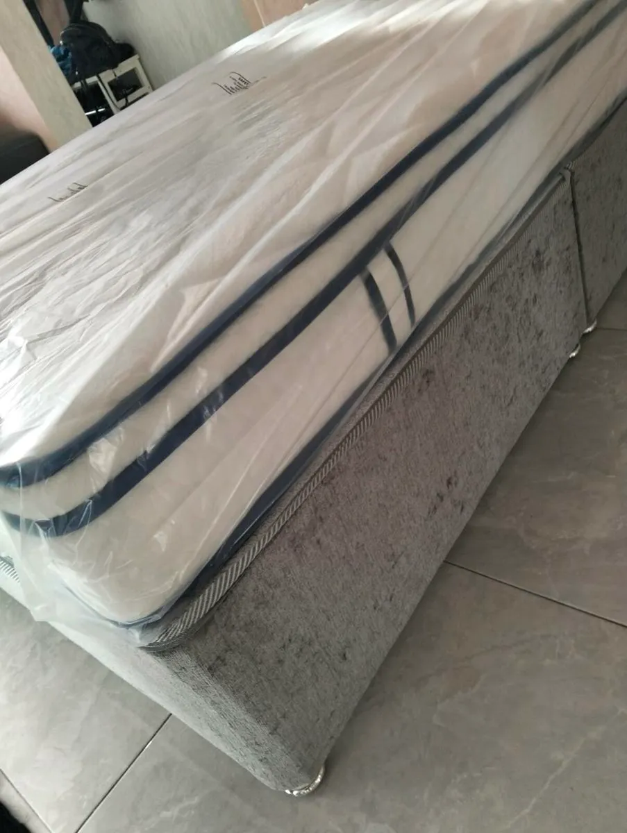 Double bed - Image 2