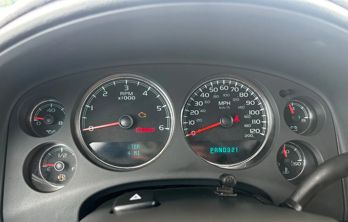 2013 Chevy Avalanche 5.3 V8 petrol - Image 4