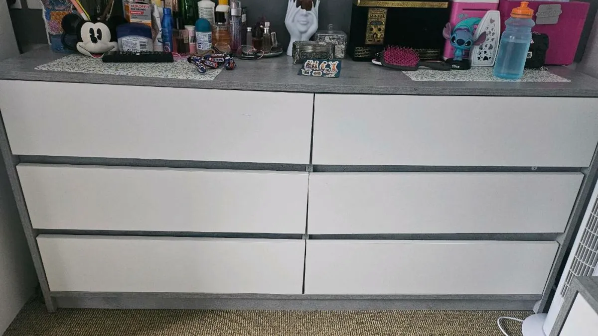 Chest of drawer - Image 1