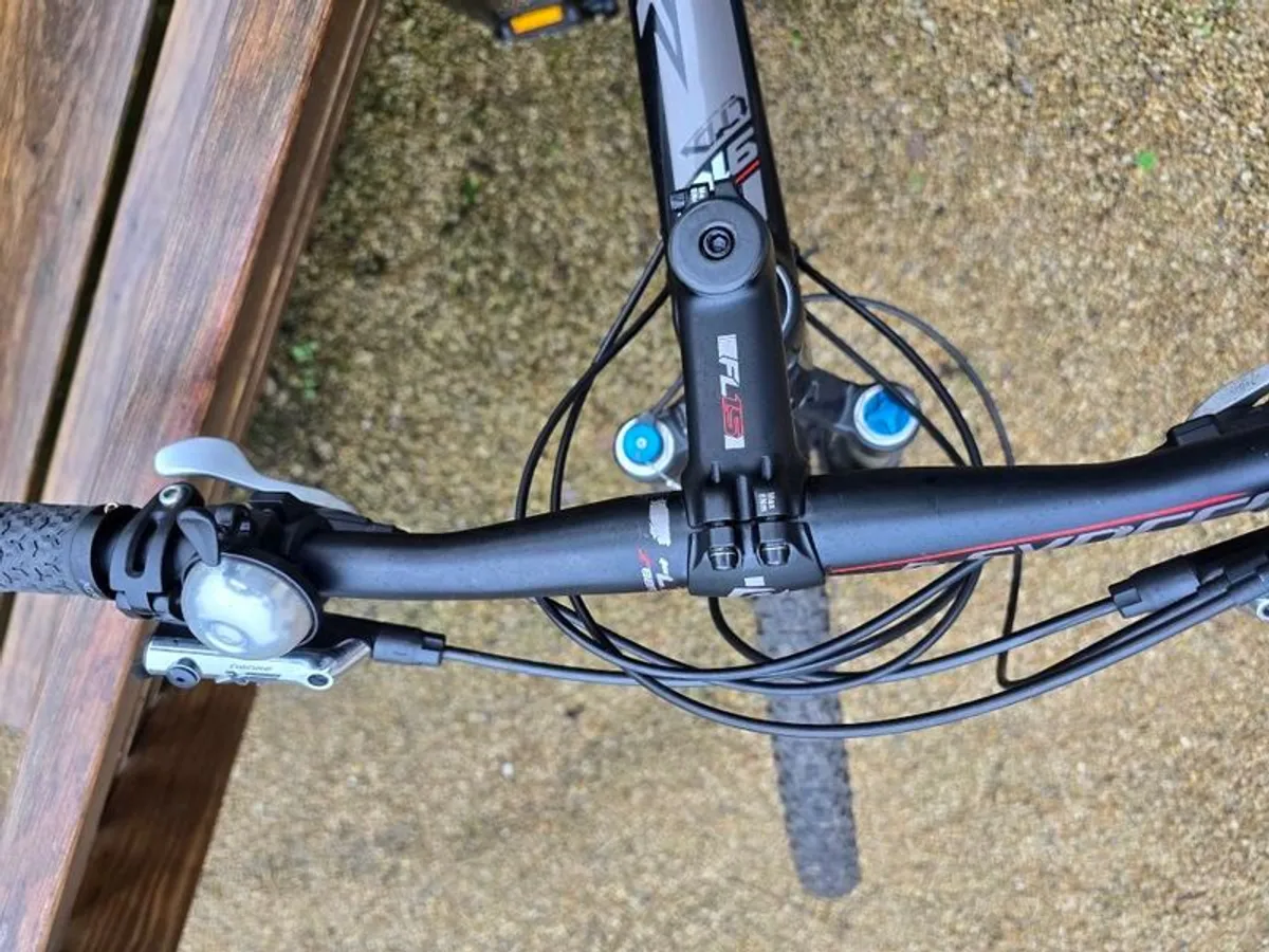 Scott Spark 910 - Premium Carbon Full-Suspension MTB - Image 2