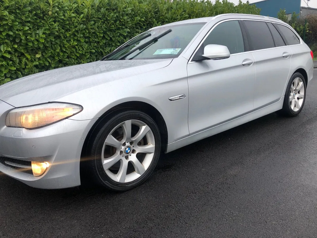 BMW 520d EXCLUSIVE AUTO TOURING MINT - Image 2