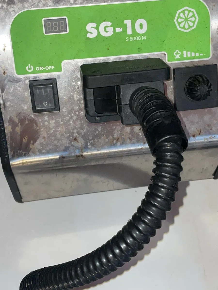 Professional steam cleaner - Image 1