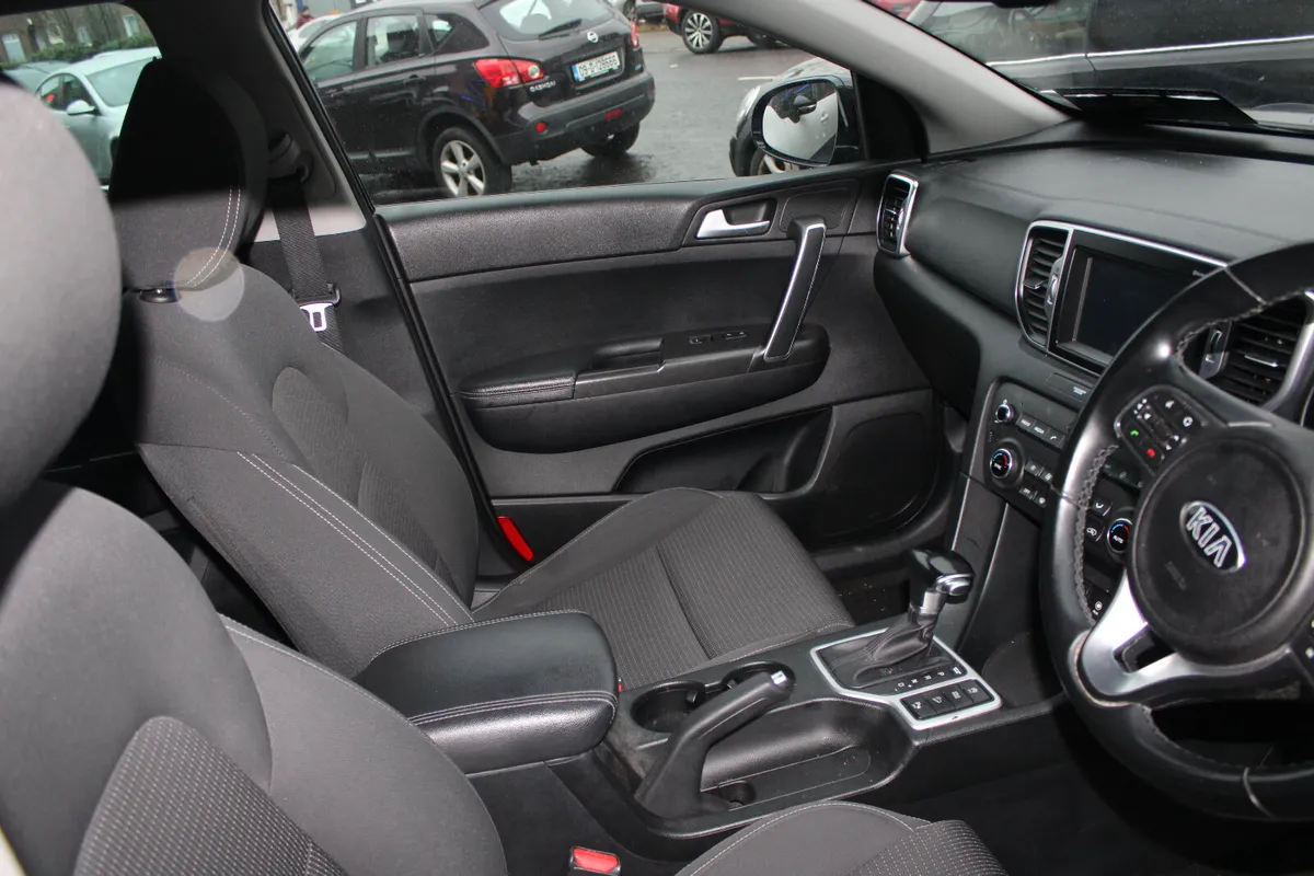 Kia Sportage 1.7 AUTOMATIC 2017 - Image 2