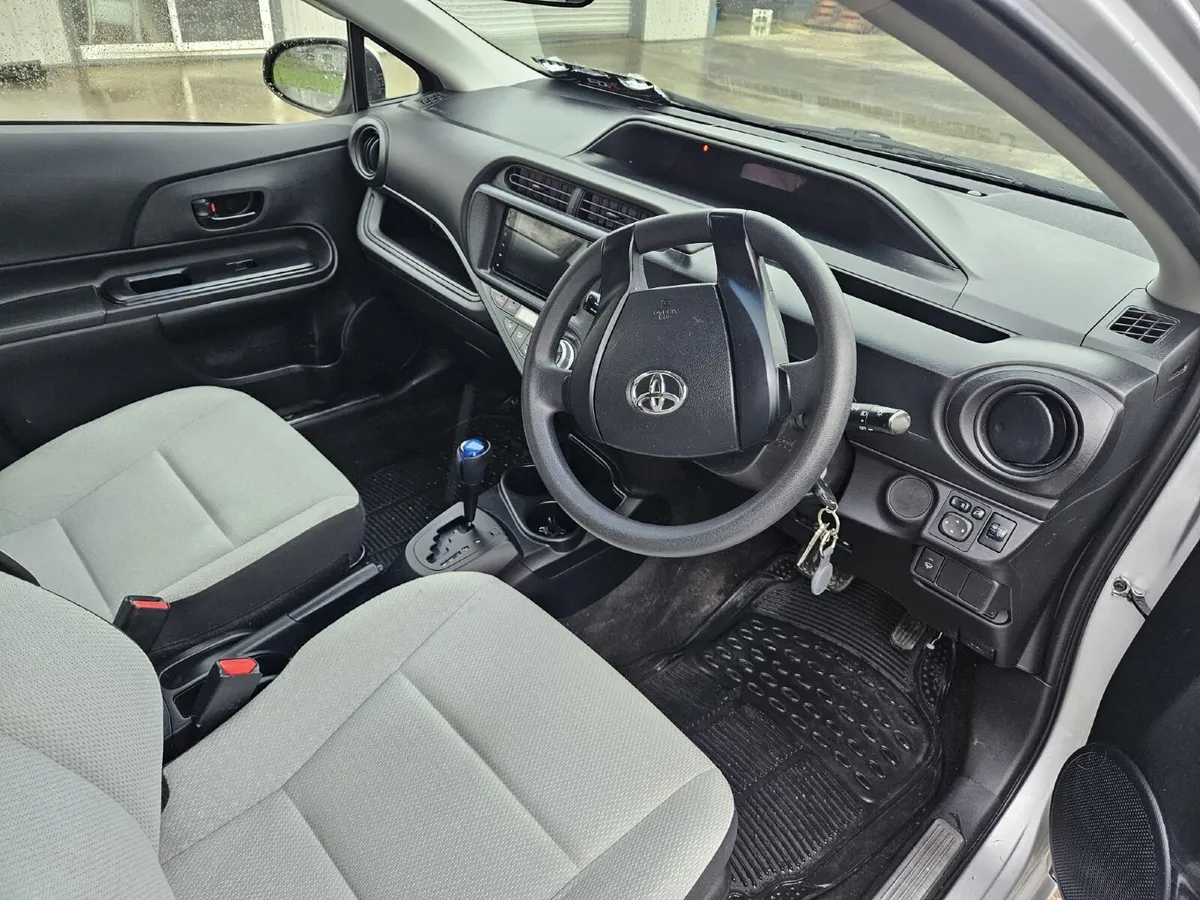 Toyota Aqua 2016 - Image 3