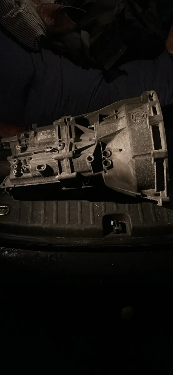 BMW 3 series 2017 gear box and prop shaft - Image 1