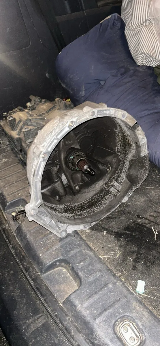 BMW 3 series 2017 gear box and prop shaft - Image 2