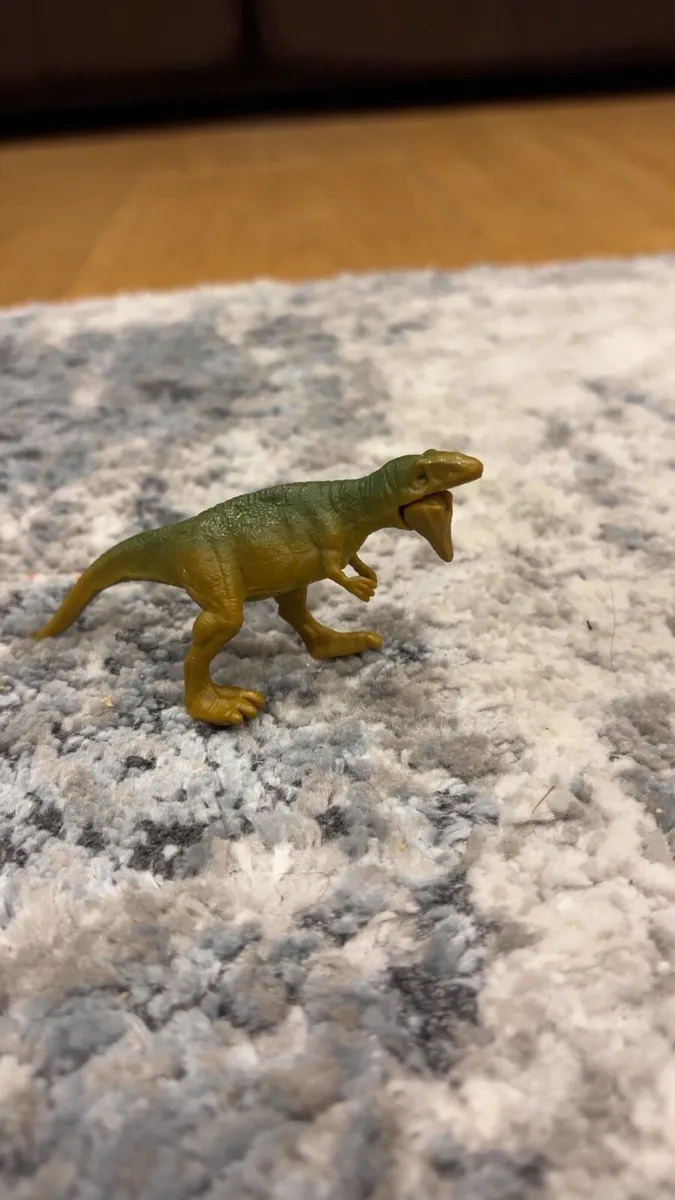 Dinosaur Figure Bundle x8 – Mixed Species Toy Lot - Image 1