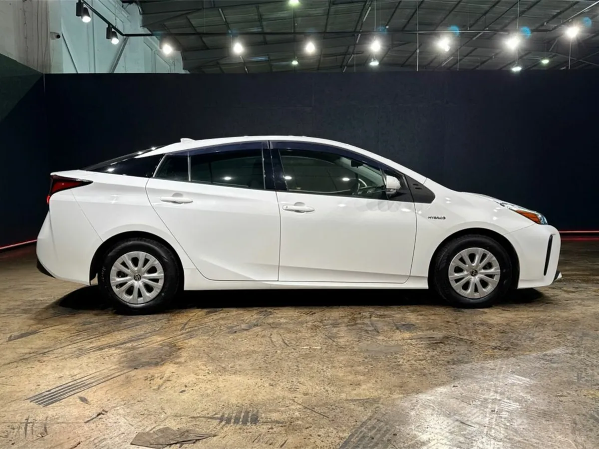 Toyota Prius HYBRID 1.8L AUTOMATIC - Image 3