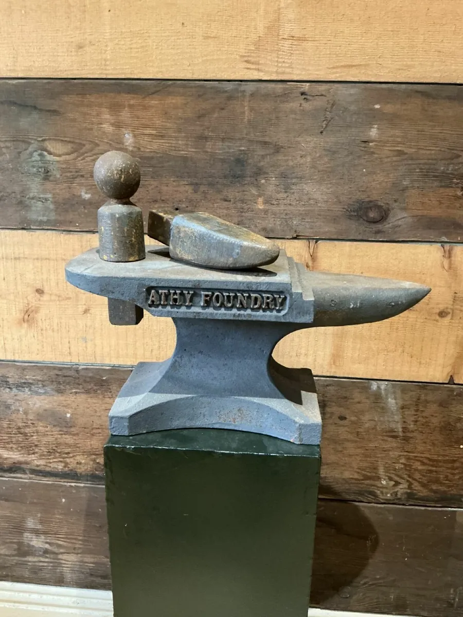 Anvil (Small) & Large - Image 1