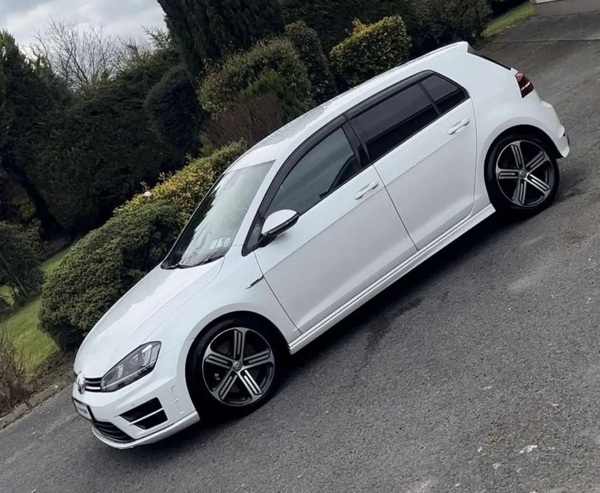 2015 VW Golf R - Image 2