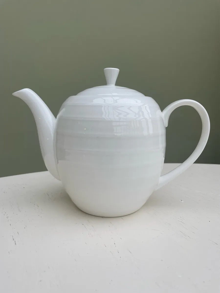 Porcelain Tea Pot - Image 1