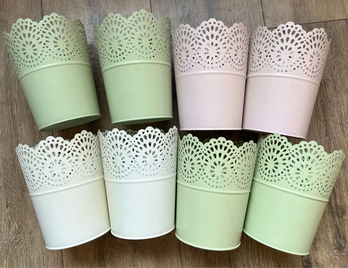 8 metal pots for plants & 4 heavy bowls - Image 1