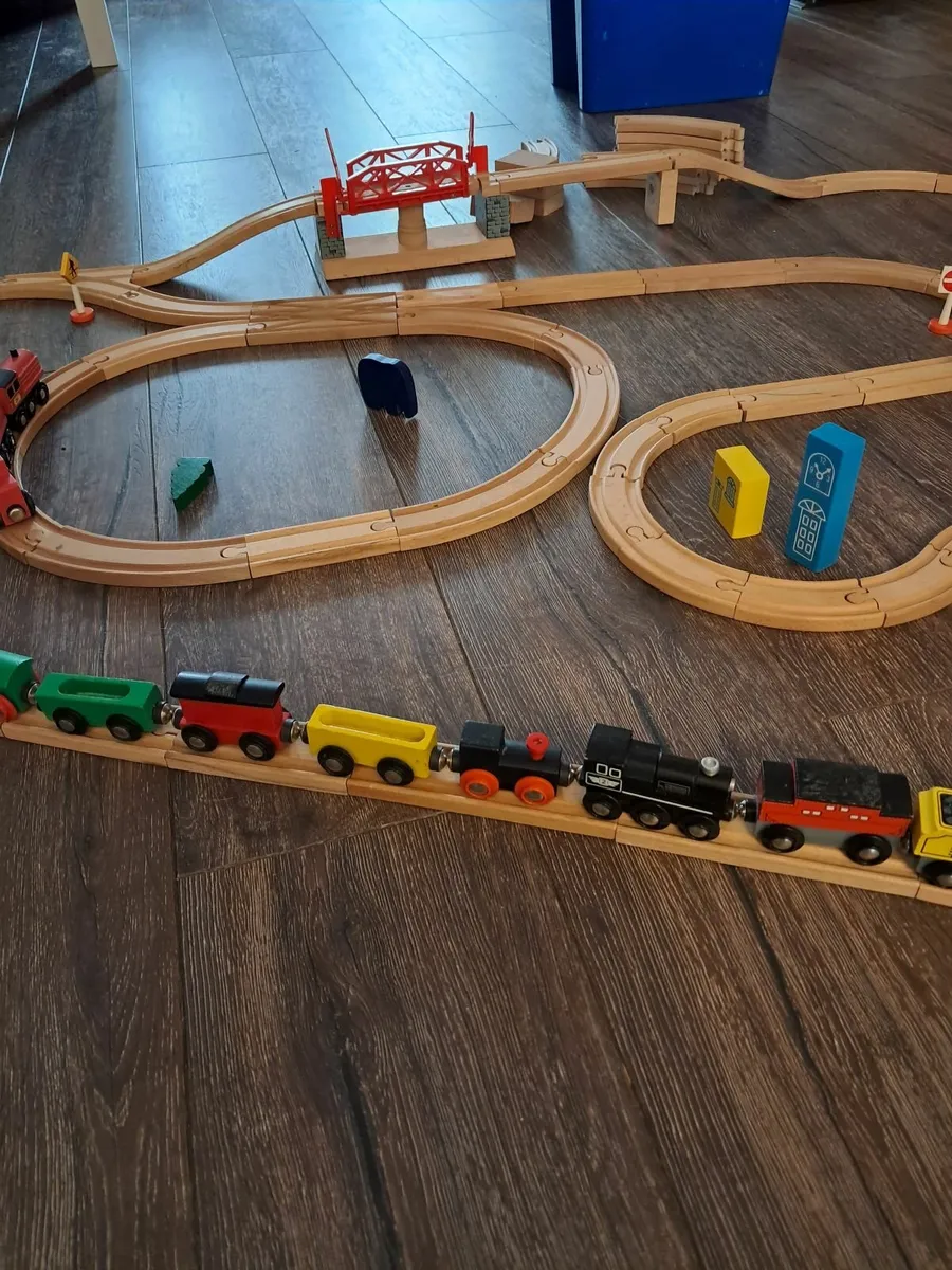 Wooden train tracks and trains - Image 1