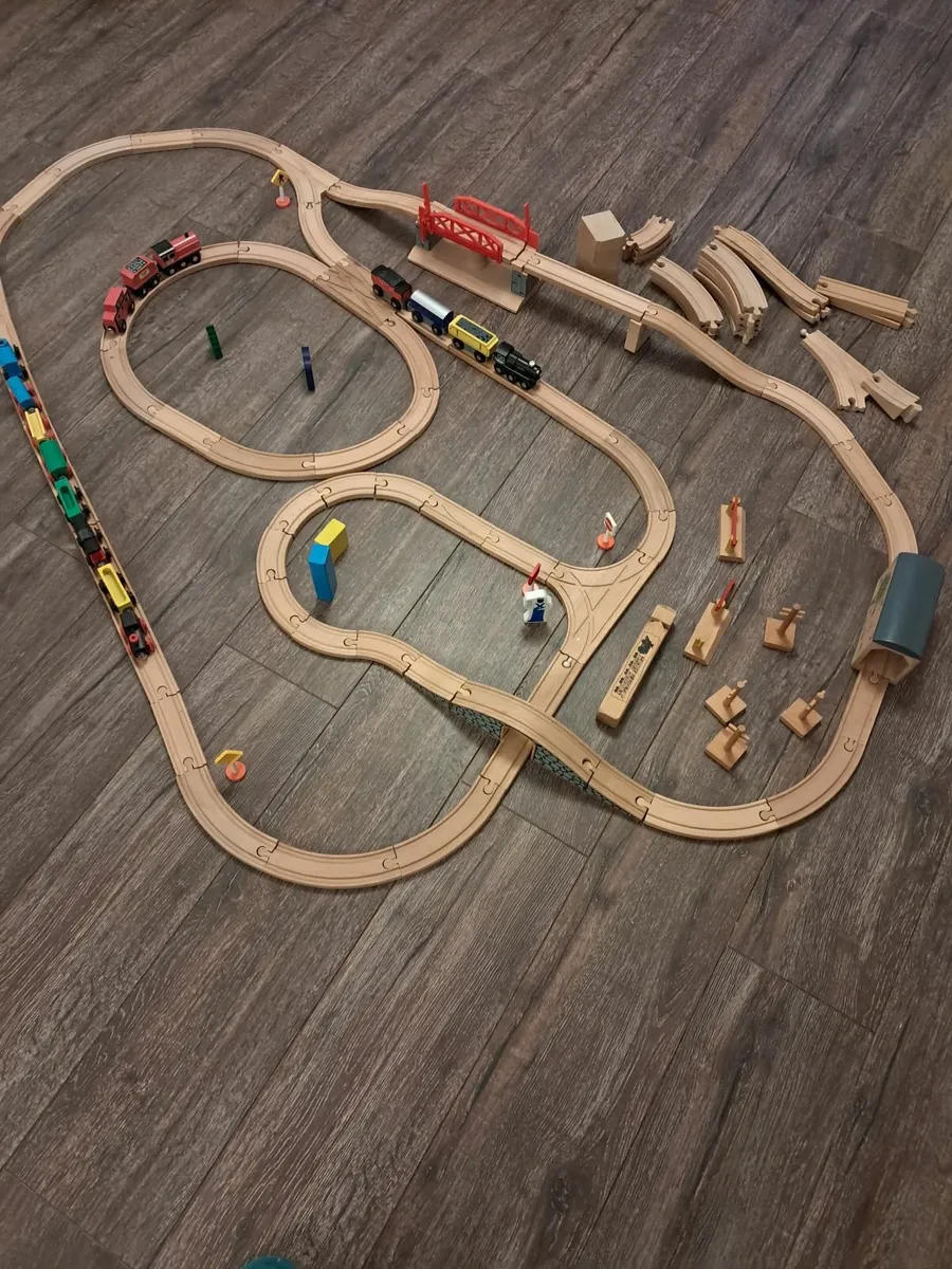 Wooden train tracks and trains - Image 3