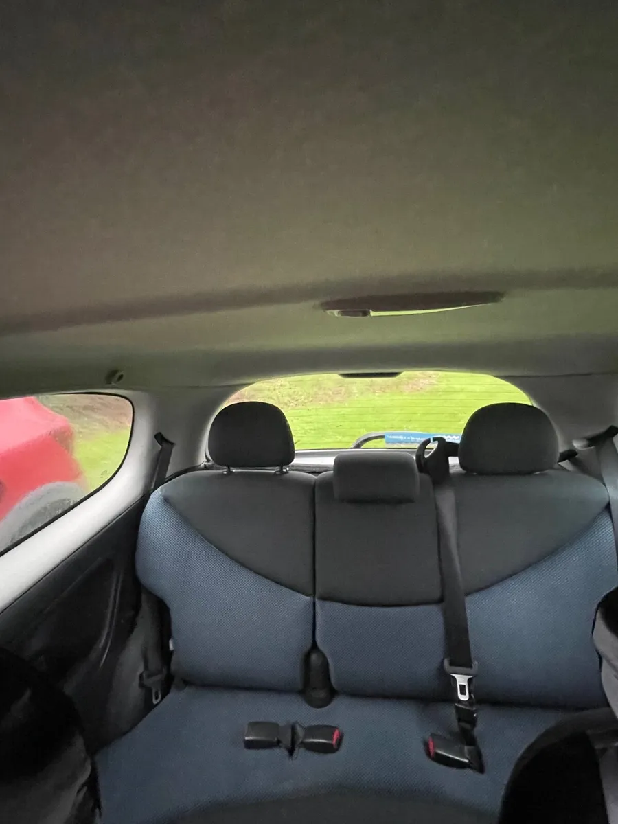 Toyota Yaris 2005 - Image 2