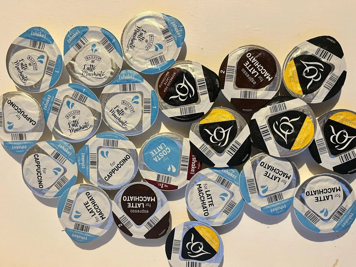 Coffee machine with coffee capsules - Image 2