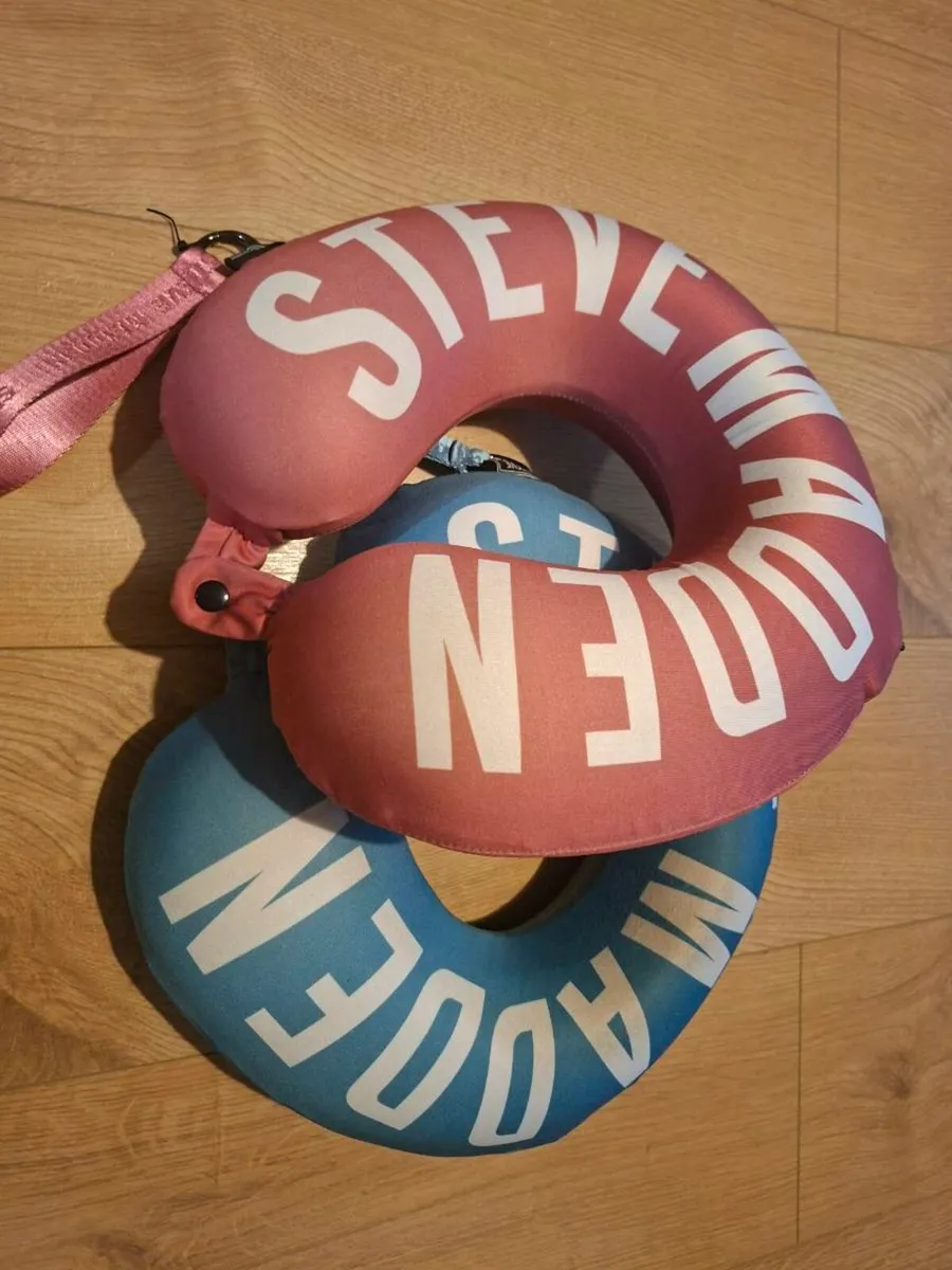 Travel pillows Steve Madden