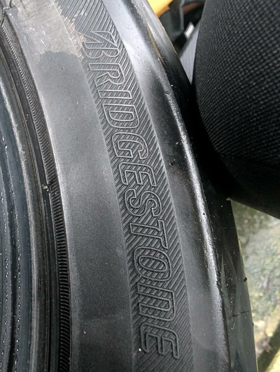 Tyres 225 / 45 / 17 Bridgestone - Image 1