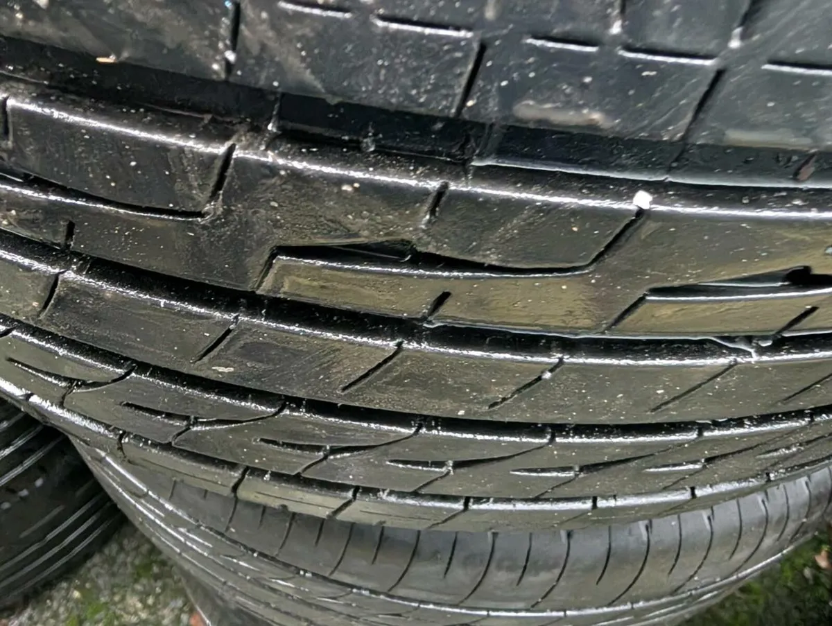 Tyres 225 / 45 / 17 Bridgestone - Image 3