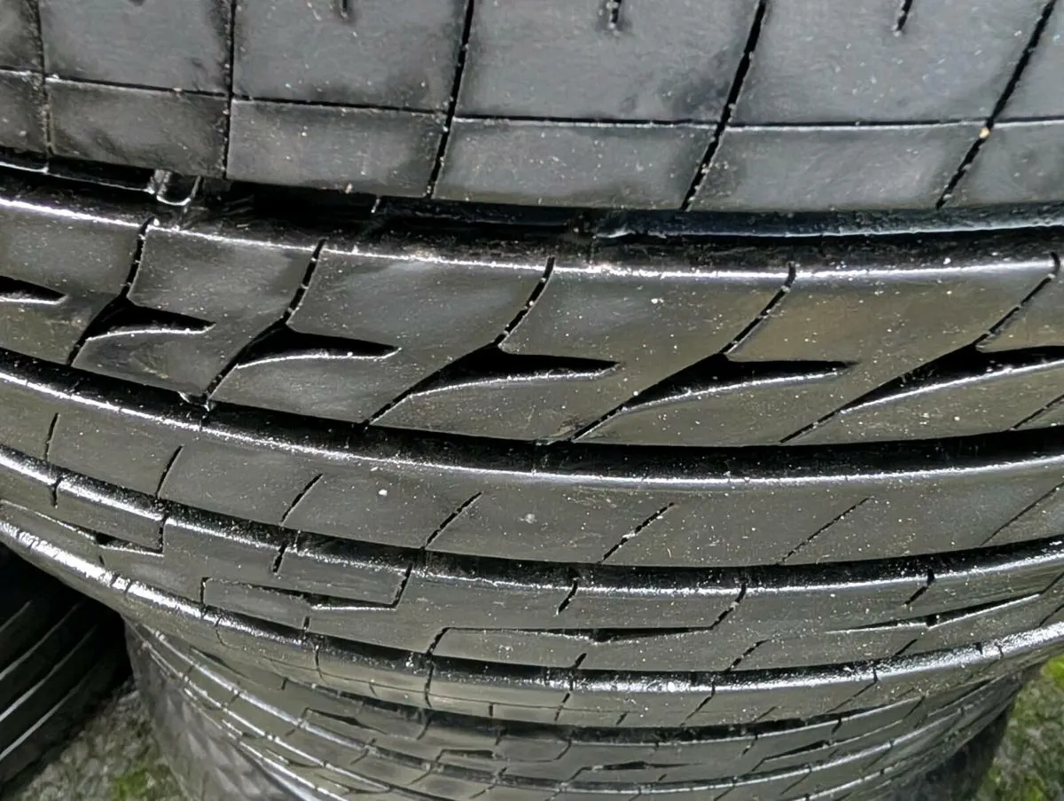 Tyres 225 / 45 / 17 Bridgestone - Image 4