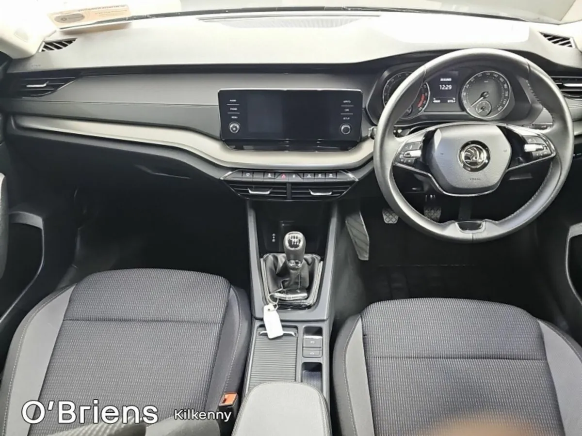 Skoda Octavia AMBITION 2.0 TDI 115 BHP 4DR *1 OWNE - Image 2